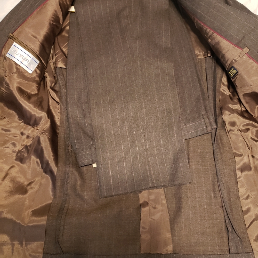 Suits - Picture 10 of 14